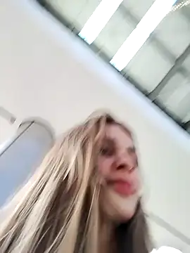 Snapshot of cuteluci_ chatting on 30, 12, 2024 cuteluci online show from 30, 12, 2024