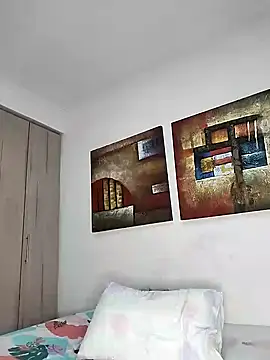 Snapshot of cuteluci_ chatting on 1, 1, 2025 cuteluci online show from 1, 1, 2025