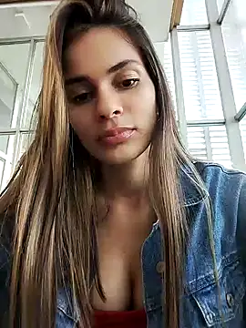 Snapshot of cuteluci_ chatting on 7, 1, 2025 cuteluci online show from 7, 1, 2025