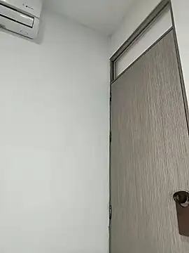 Snapshot of cuteluci_ chatting on 12, 1, 2025 cuteluci online show from 12, 1, 2025