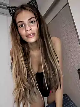 Snapshot of cuteluci_ chatting on 13, 1, 2025 cuteluci online show from 13, 1, 2025