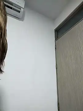 Snapshot of cuteluci_ chatting on 19, 1, 2025 cuteluci online show from 19, 1, 2025