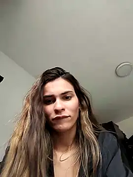 Snapshot of cuteluci_ chatting on 16, 2, 2025 cuteluci online show from 16, 2, 2025