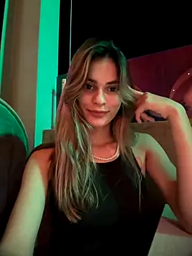 Snapshot of cuteluci_ chatting on 29, 9, 2025 cuteluci online show from 29, 9, 2025