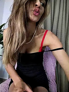 Snapshot of cuteluci_ chatting on 2, 10, 2025 cuteluci online show from 2, 10, 2025