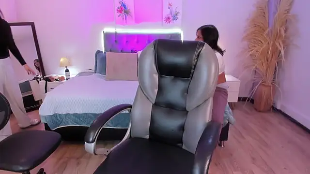 Icysweetcam online show from 9, 4, 2026