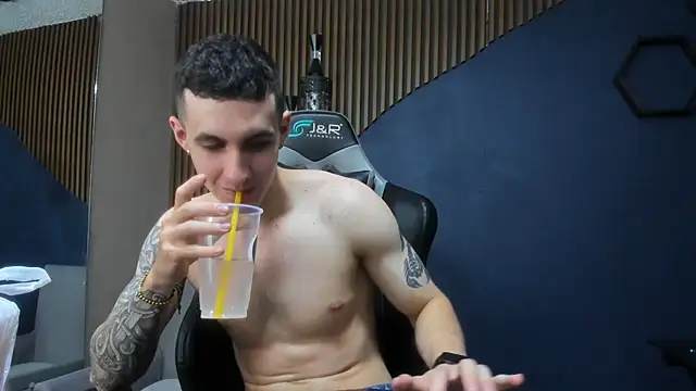 JacksonOlsenn online show from 2, 2, 2025