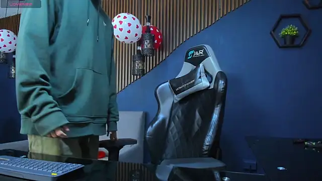 JacksonOlsenn online show from 18, 2, 2025