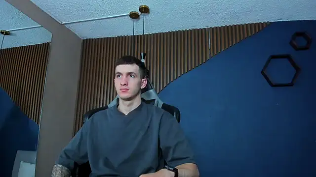 JacksonOlsenn online show from 27, 2, 2025