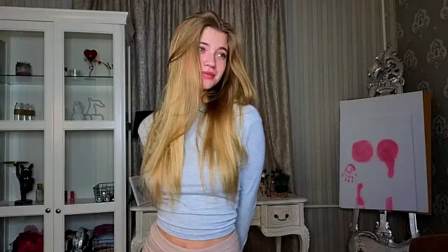 Snapshot of AnneFoxy chatting on 7, 11, 2025 AnneFoxy online show from 7, 11, 2025