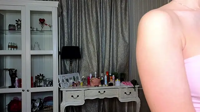 Snapshot of AnneFoxy chatting on 21, 12, 2025 AnneFoxy online show from 21, 12, 2025