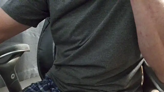 overaveragefreak4you online show from 17, 1, 2025