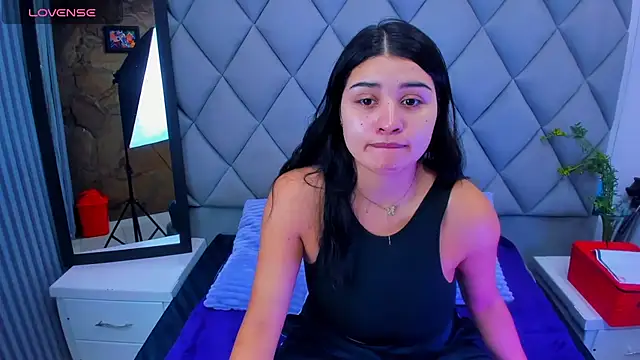 venusowen  online show from 4, 11, 2025