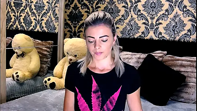 Snapshot of Aly_girl1 chatting on 28, 12, 2024 Aly girl1 online show from 28, 12, 2024