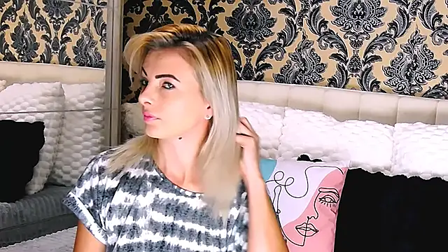 Snapshot of Aly_girl1 chatting on 29, 9, 2025 Aly girl1 online show from 29, 9, 2025