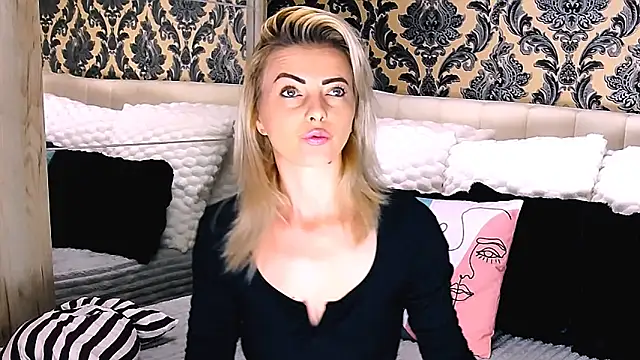 Snapshot of Aly_girl1 chatting on 30, 9, 2025 Aly girl1 online show from 30, 9, 2025