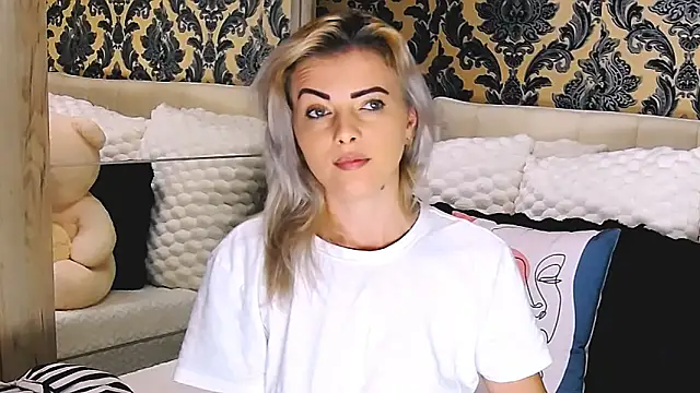 Snapshot of Aly_girl1 chatting on 13, 10, 2025 Aly girl1 online show from 13, 10, 2025