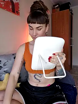 FoxRineHelen online show from 4, 3, 2025