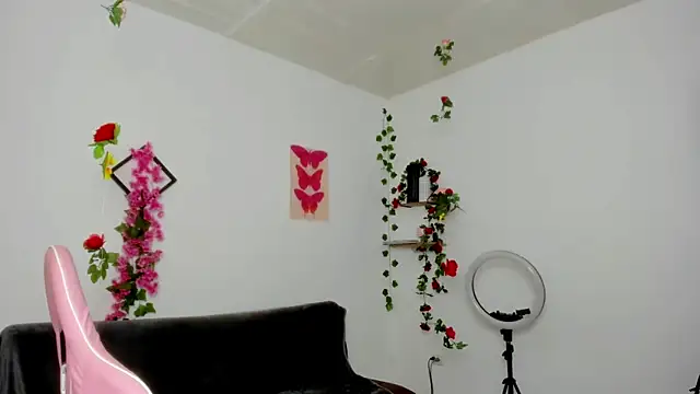 Emic  online show from 10, 2, 2025