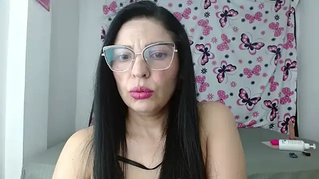 anybellucci43 online show from 10, 1, 2025