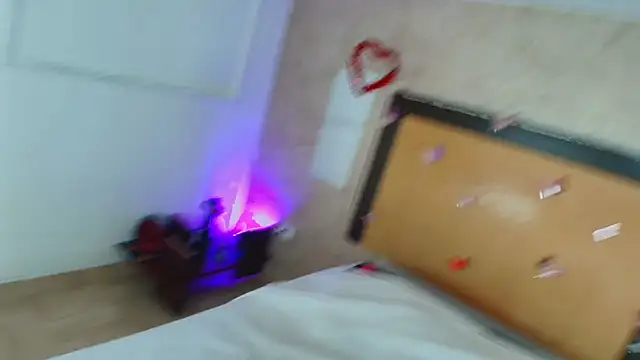 mialopez52 online show from 13, 4, 2026