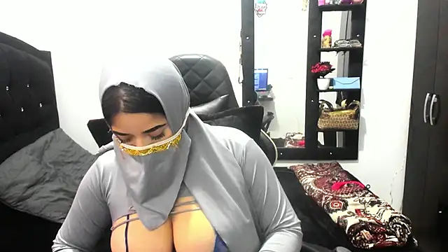 Snapshot of janna_isa chatting on 26, 10, 2025 janna isa online show from 26, 10, 2025