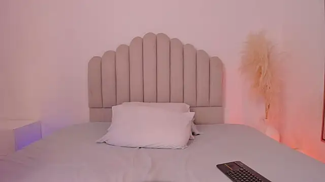 valerysantos  online show from 23, 6, 2026