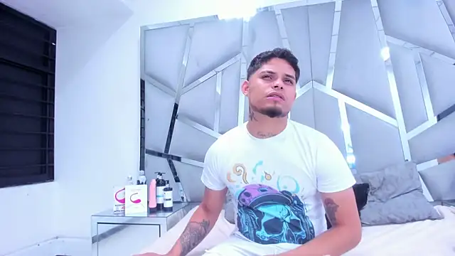 Snapshot of MelissaAndZeuss chatting on 20, 2, 2025 MelissaAndZeuss online show from 20, 2, 2025