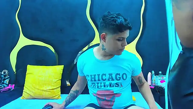 Snapshot of MelissaAndZeuss chatting on 12, 3, 2025 MelissaAndZeuss online show from 12, 3, 2025