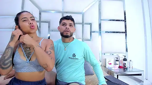 Snapshot of MelissaAndZeuss chatting on 8, 10, 2025 MelissaAndZeuss online show from 8, 10, 2025