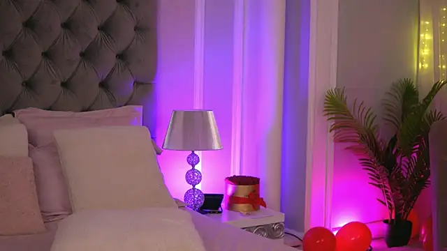 YasmineShaw online show from 19, 3, 2025