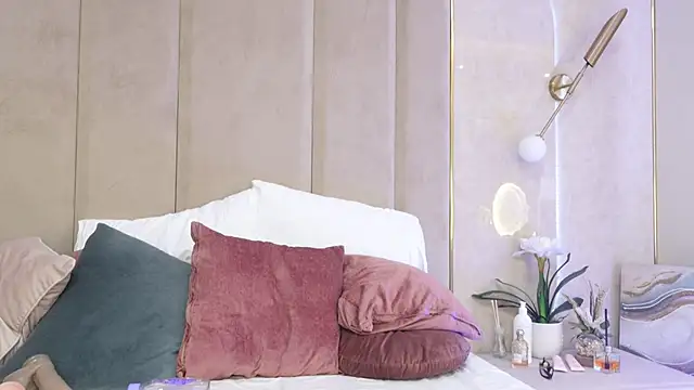 Denise Taylor online show from 1, 1, 2025