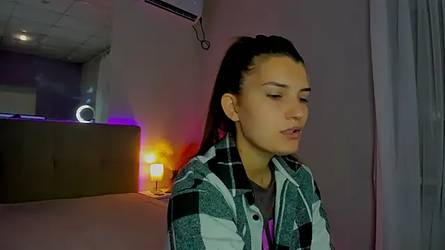 Laura Leee online show from 12, 9, 2025