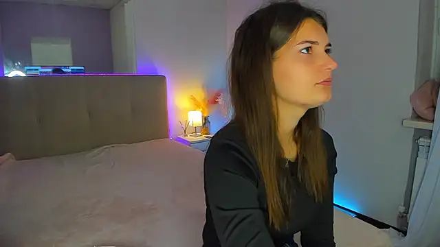 Laura Leee online show from 7, 10, 2025