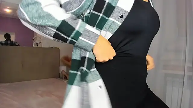 Laura Leee online show from 1, 12, 2025