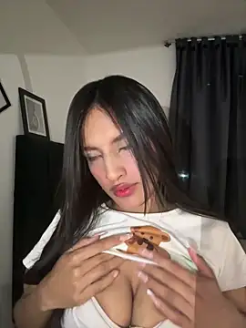 Snapshot of Dulceeany chatting on 2, 10, 2025 Dulceeany online show from 2, 10, 2025