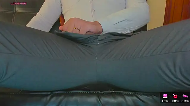 MrLonely02 online show from 10, 12, 2024