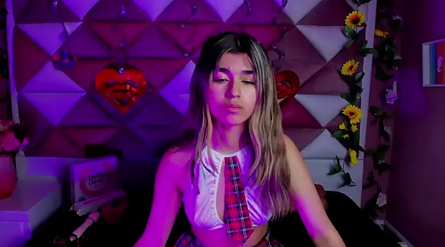 Snapshot of NahomiConnor_ chatting on 17, 3, 2025 NahomiConnor online show from 17, 3, 2025