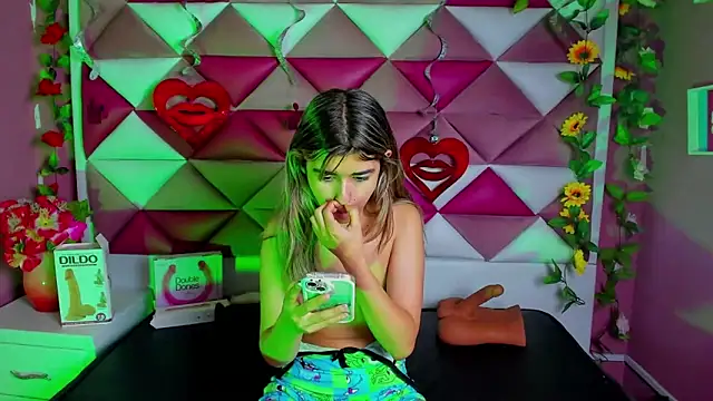 Snapshot of NahomiConnor_ chatting on 18, 3, 2025 NahomiConnor online show from 18, 3, 2025