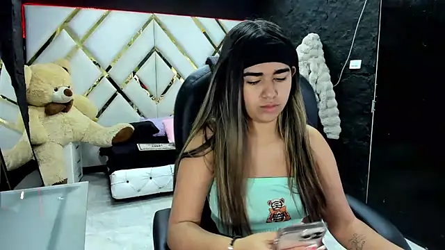 Snapshot of NahomiConnor_ chatting on 18, 12, 2025 NahomiConnor online show from 18, 12, 2025