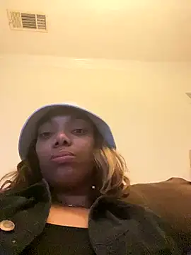 Snapshot of butterflybootyy chatting on 4, 12, 2024 butterflybootyy online show from 4, 12, 2024