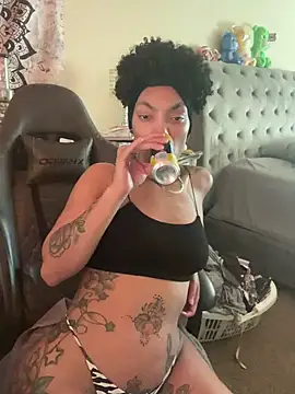 Snapshot of butterflybootyy chatting on 6, 12, 2024 butterflybootyy online show from 6, 12, 2024