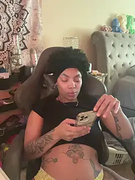 Snapshot of butterflybootyy chatting on 7, 12, 2024 butterflybootyy online show from 7, 12, 2024