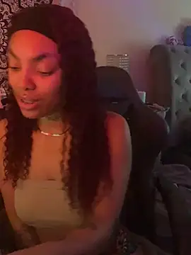 Snapshot of butterflybootyy chatting on 13, 12, 2024 butterflybootyy online show from 13, 12, 2024