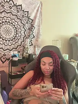 Snapshot of butterflybootyy chatting on 13, 12, 2024 butterflybootyy online show from 13, 12, 2024