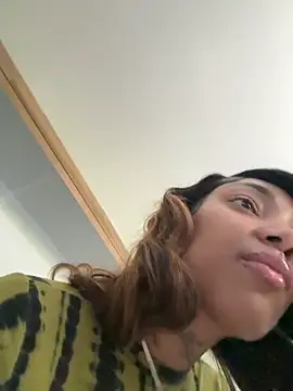 Snapshot of butterflybootyy chatting on 10, 9, 2025 butterflybootyy online show from 10, 9, 2025