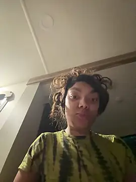 Snapshot of butterflybootyy chatting on 11, 9, 2025 butterflybootyy online show from 11, 9, 2025