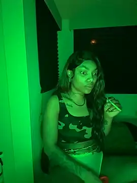 Snapshot of butterflybootyy chatting on 17, 9, 2025 butterflybootyy online show from 17, 9, 2025