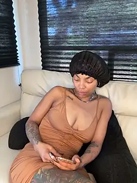 Snapshot of butterflybootyy chatting on 18, 9, 2025 butterflybootyy online show from 18, 9, 2025