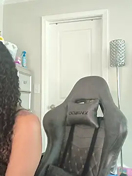 Snapshot of butterflybootyy chatting on 21, 5, 2026 butterflybootyy online show from 21, 5, 2026